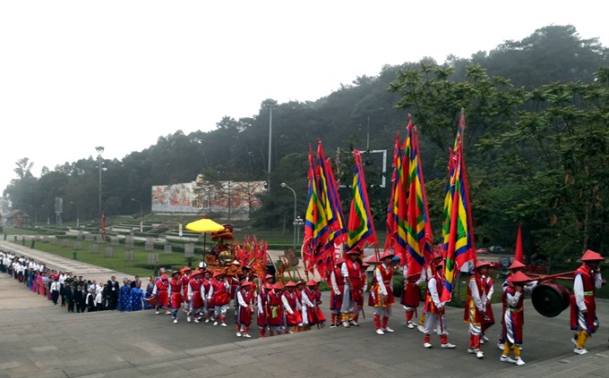 Orderly departure: Locals carry traditional flags, a large palanquin with offerings to walk up nearly 500 steps to the Upper Temple. — VNS Photo Đoàn Tùng Read more at http://vietnamnews.vn/life-style/374094/hung-kings-day-honouring-founding-fathers.html#wg5tLQ7CWsS5itqP.99