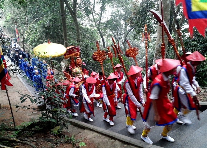 On the way up: People of Việt Trì City on their way to honour Hùng Kings. VNS Photo Đoàn Tùng Read more at http://vietnamnews.vn/life-style/374094/hung-kings-day-honouring-founding-fathers.html#wg5tLQ7CWsS5itqP.99