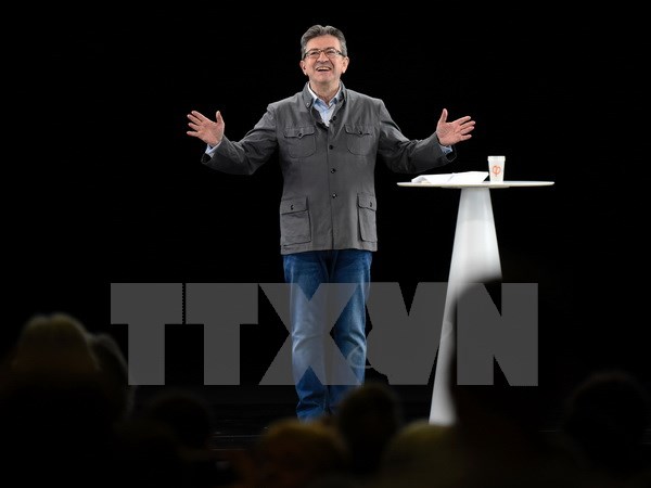 Ứng cử viên Jean-Luc Melenchon phát biểu khởi động chiến dịch tranh cử tại Chassieu, gần Lyon ngày 5/2. (Nguồn: AFP/TTXVN)