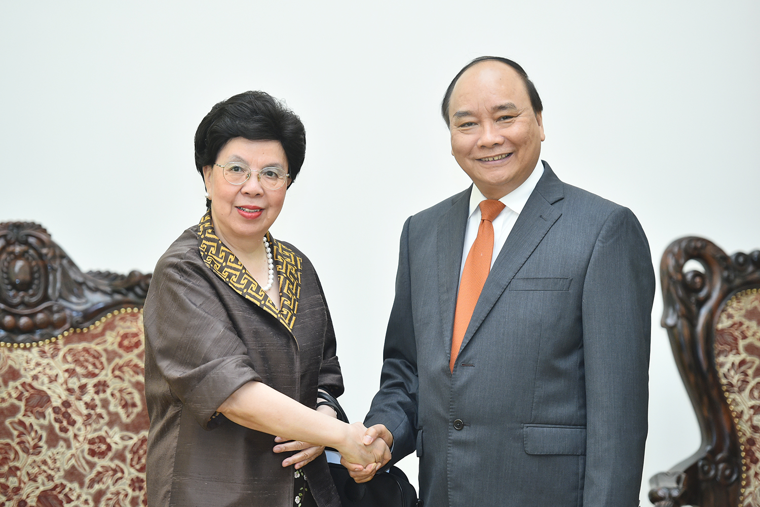 Thủ tướng Nguyễn Xuân Phúc và Tổng Giám đốc Tổ chức Y tế thế giới Margaret Chan. Ảnh: VGP/Quang Hiếu