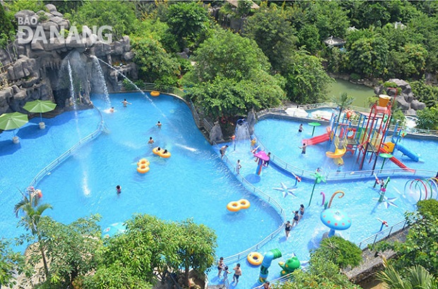 Exciting water games at the Nui Than Tai Hot Springs Park