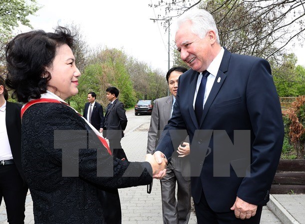 NA Chairwoman Nguyen Thi Kim Ngan (left) and Deputy Speaker of the Hungarian NA Jakab Istvan (Source: VNA)