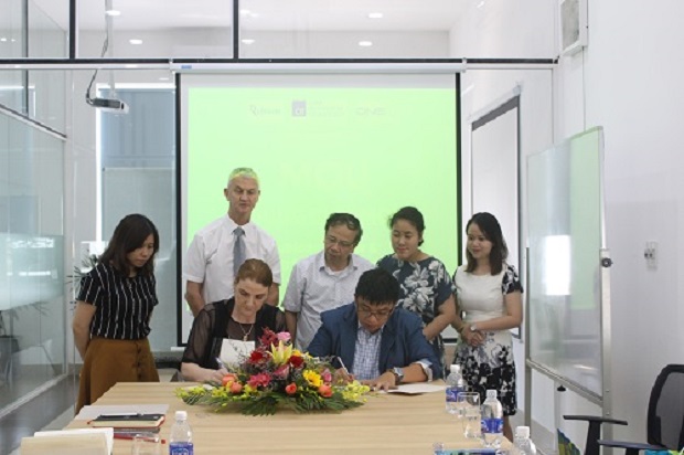 The signing ceremony (Photo: Internet)