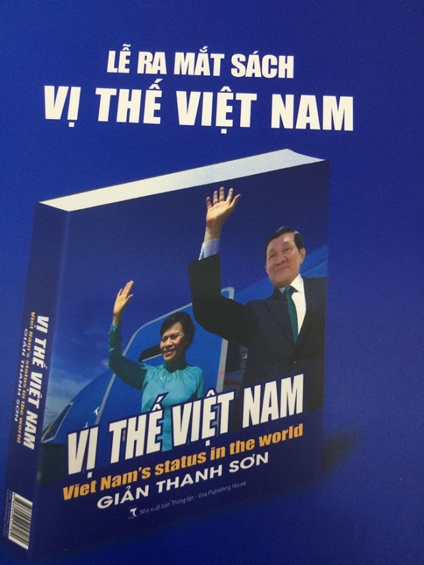 The cover of the book Vị Thế Việt Nam (Việt Nam’s Status in the World), featuring the diplomatic work of Việt Nam’s former President, Trương Tấn Sang during his five-year term (2011-2016), by photographer and journalist Giản Thanh Sơn. — VNA/VNS Photo Read more at http://vietnamnews.vn/life-style/374654/photobook-on-vns-former-president-released.html#YuryeIAIOp1Dy7Bb.99