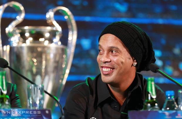 When asked about Barca's chances this season after Juventus crushed them 3-0 in the first leg of their quarter-final on Wednesday, Ronaldinho said it would be very difficult. 