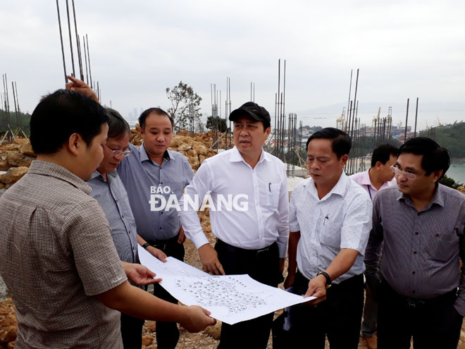 Chủ tịch UBND thành phố Huỳnh Đức Thơ kiểm tra hoạt động xây dựng tại dự án Khu du lịch sinh thái Biển Tiên Sa