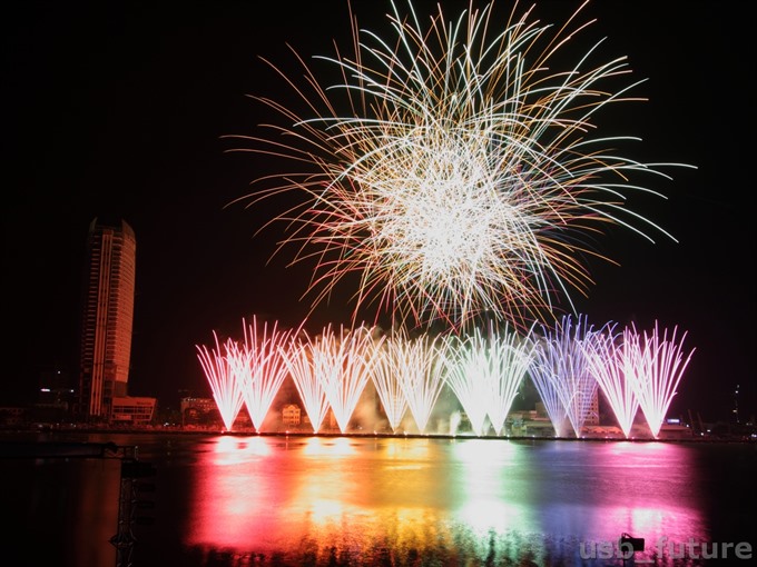 Đà Nẵng International Fireworks Festival has been held since 2008. Read more at http://vietnamnews.vn/life-style/374802/fireworks-festival-amaze-tourists.html#5CRpfGEDPPhZksbE.99