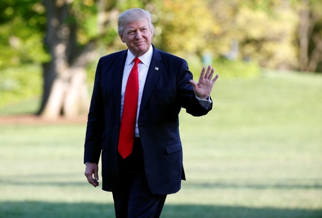 U.S. President Donald Trump waves as he walks from Marine One as he returns from a day trip to Wisconsin on the South Lawn of the White House in Washington, U.S., April 18, 2017. Photo by Reuters/Joshua Roberts 