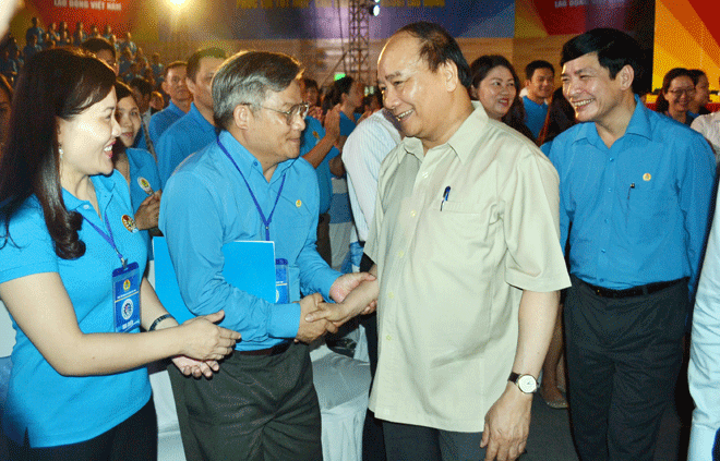 Thủ tướng Chính phủ Nguyễn Xuân Phúc gặp gỡ lãnh đạo công đoàn và công nhân