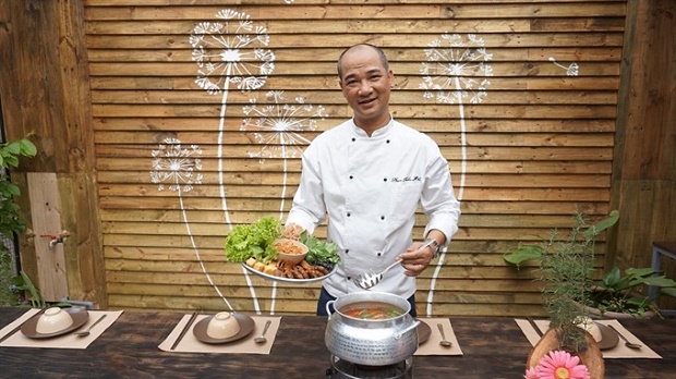 Gastronomical fireworks: Master Chef Phạm Tuấn Hải will offer food at the cuisine centre in Đà Nẵng during the International Fireworks Festival. — Photo courtesy DIFF Read more at http://vietnamnews.vn/life-style/375050/cuisine-space-and-balloon-to-promote-fireworks-festival.html#iPkp66l8RDsQdiof.99