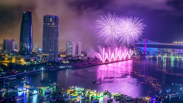 … and ‘Le Hoi Phao Hoa’ (A Fireworks Festival) by Huynh Van Truyen.