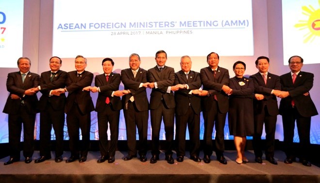 ASEAN foreign ministers (Photo: VNA)