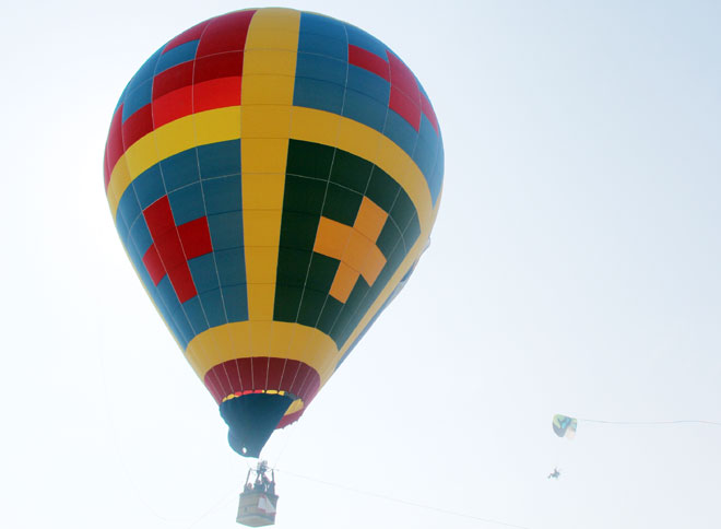 Sáng 30-4, khinh khí cầu bay từ Công viên Asia Park về hướng Công viên Biển Đông.