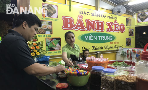 ‘Banh xeo’ (steamed rice flour pancakes) being offering to visitors