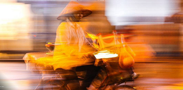 In a hurry A vendor in Hanoi. Photo by ophaowu on Instagram.