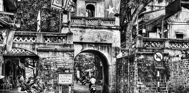 Through the gate of time O Quang Chuong, a 200-year-old gate on the eastern side of Hanoi. Photo by boy_thanus on Instagram.