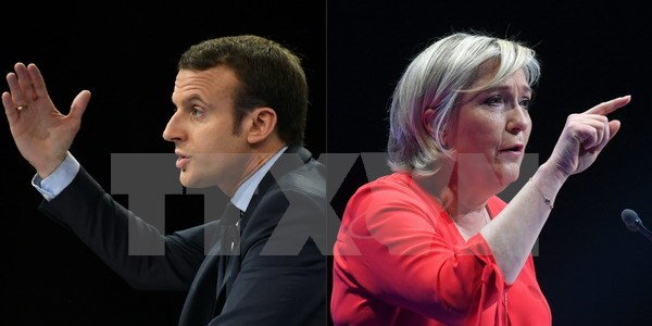 Ứng cử viên Emmanuel Macron (trái) và ứng cử viên Marine Le Pen (phải). (Nguồn: AFP/TTXVN)