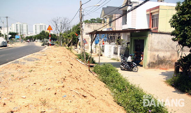 Mái ta-luy cao hơn nền nhà 2,5m.