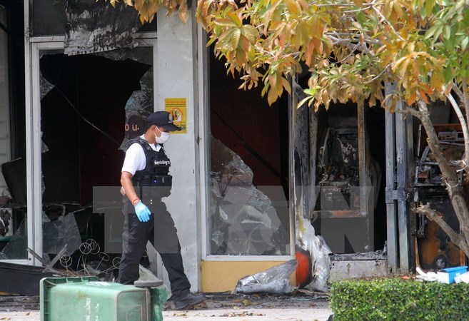 Police investigate the scene of a bomb attack in Pattini, southern region of Thailand. (Photo: EPA/VNA)