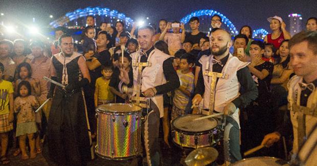  Foreign artistes treating audience members to a fascinating drum performance