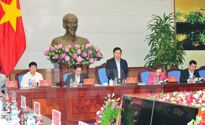 Phó Thủ tướng, Bộ trưởng Ngoại giao Phạm Bình Minh, Chủ tịch Uỷ ban quốc gia APEC 2017 chủ trì phiên họp lần thứ 7. (Ảnh: Nguyễn Khang/TTXVN)