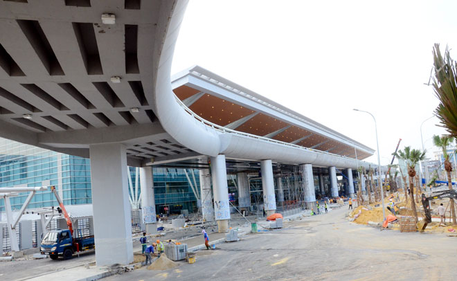 1.	Nhà ga hành khách quốc tế sân bay Đà Nẵng đang đạt tiến độ, đảm bảo mỹ thuật tại các hạng mục: đường dẫn lên khu vực làm thủ tục; nhà ga chính; quầy thủ tục
