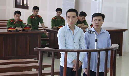 Hao Yanjun (left) and Ping Sanshi at the trial (Photo by VnExpress/N.T)