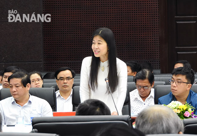 Đại diện Hiệp hội Nữ doanh nhân Đà Nẵng kiến nghị những vấn đề quan tâm.