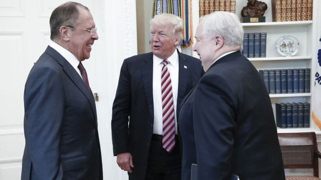 Tổng thống Mỹ Donald Trump tiếp Ngoại trưởng Nga Sergei Lavrov và Đại sứ Nga tại Nhà Trắng hôm 10/5. (Ảnh: AFP)