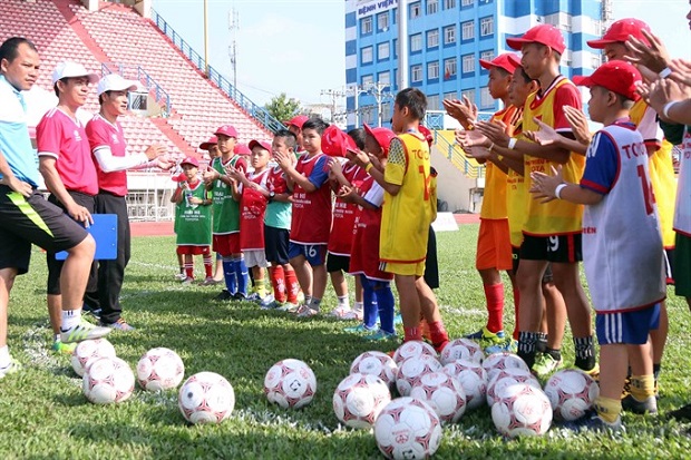 The Toyota Junior Football Clinic & Camp 2017 is scheduled to kick off from June 4 to August 30 in four big cities. — Photo tuoitre.vn Read more at http://vietnamnews.vn/sports/376768/toyota-junior-football-clinic-camp-to-kick-off.html#8H7qlF8B1hqTGBv8.99