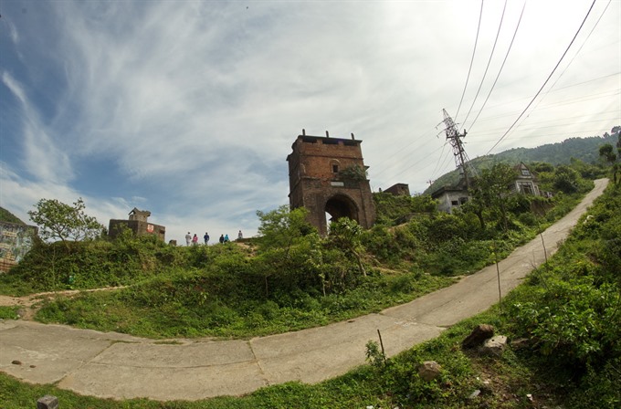 The relic brick gate and encroaching buildings around it. — VNS Photo Nguyễn Văn Sum Read more at http://vietnamnews.vn/life-style/376599/real-works-to-preserve-relic-sitting-between-hue-da-nang.html#y3166ukVK83ejqW6.99