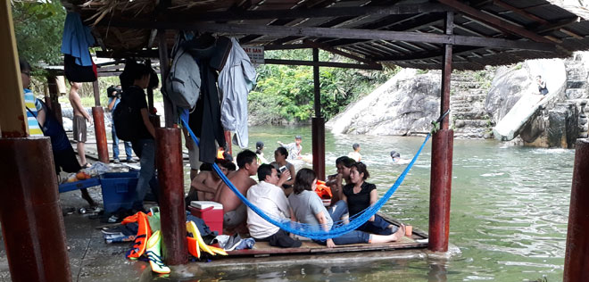 Visitors at the Luong Spring tourist site 