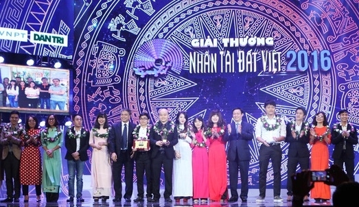 Winners of the 2016 Vietnamese Talent Awards honoured at a ceremony in Ha Noi on November 20, 2016 (Photo: dantri.com.vn)