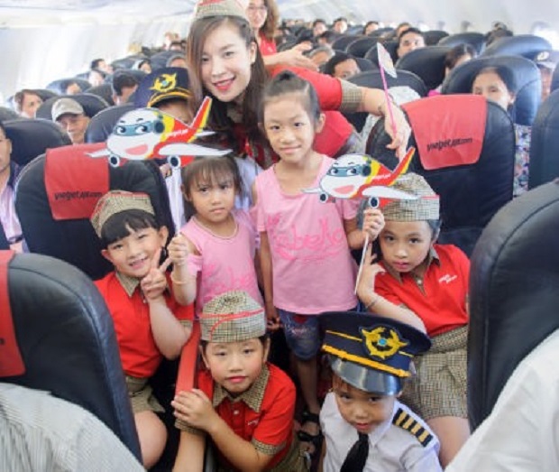 On the International Children’s Day (June 1), little passengers on all VietJet flights have the chance to receive thousands of gifts. — VNS Photo Read more at http://vietnamnews.vn/economy/377605/vietjet-increases-frequencies-on-intl-routes-offering-millions-of-discounted-tickets.html#5A3qR84jaMK8OCrI.99