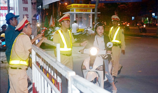 Lực lượng Cảnh sát giao thông đảm bảo an toàn giao thông trong đêm Kim  