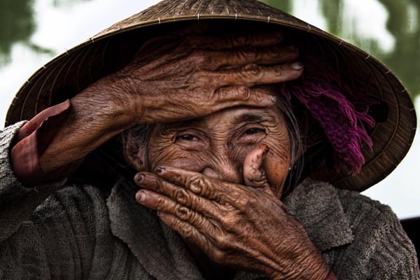 A boatwoman in Hoi An. (Photo courtesy Réhahn Croquevielle)