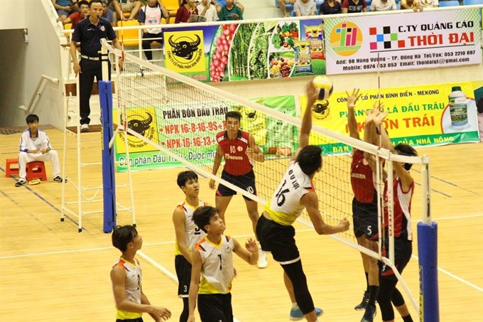 Da Nang Sports and Training Centre (left side) pocket title of the National Junior Volleyball Championship on Sunday in Quang Tri Province 