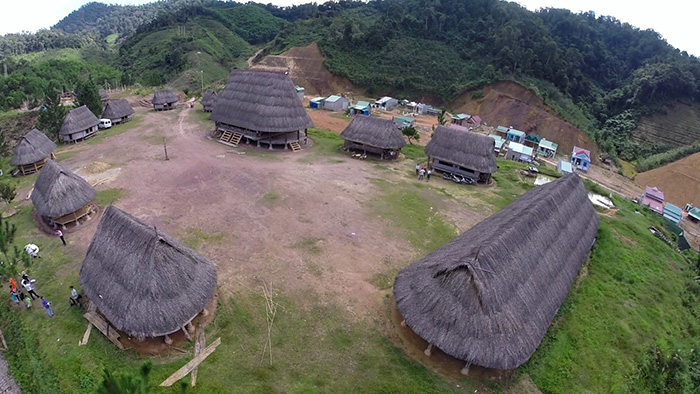 An overview of Co Tu people’s village in Nam Giang District, Quang Nam Province (Photo: Lam Tu Khoa)