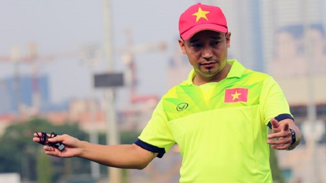 Vu Hong Viet coaches Viet Nam's U15 (Source: VFF)