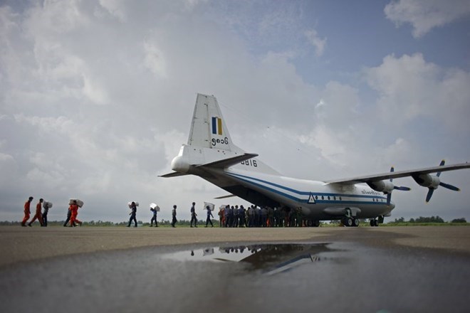 An airplane of the same type with the missing plane of Myanmar (Photo: AFP)