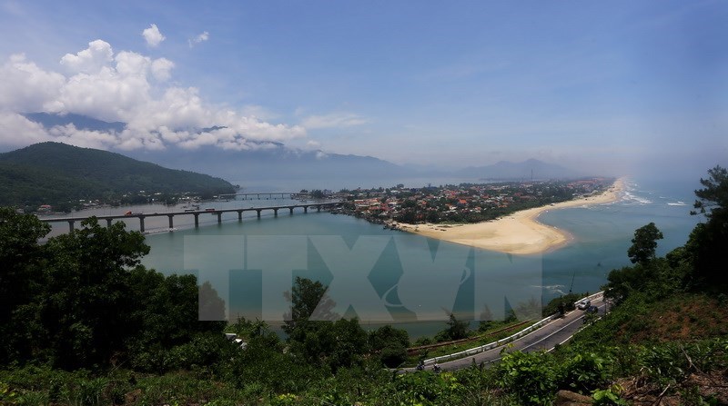 Renowned Lang Co Bay seen from the top of Hai Van Pass. (Photo: VNA)