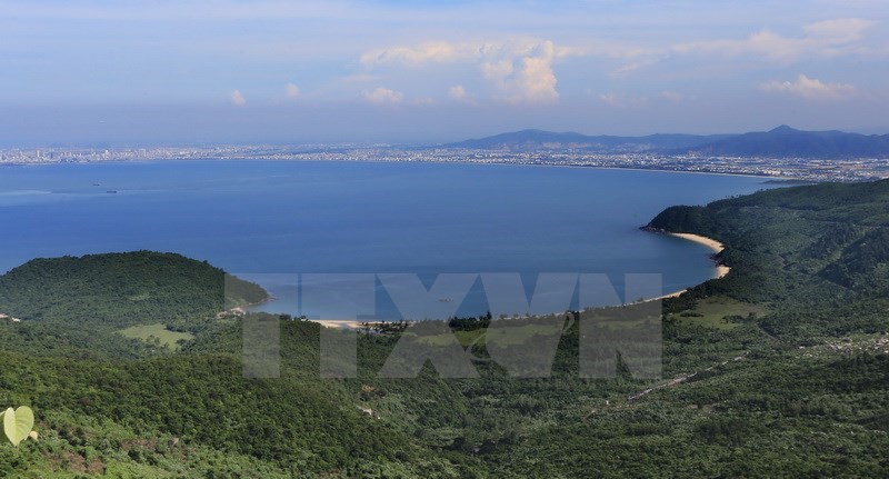 Beautiful Da Nang Bay lies at the foot of Hai Van Pass. (Photo: VNA)