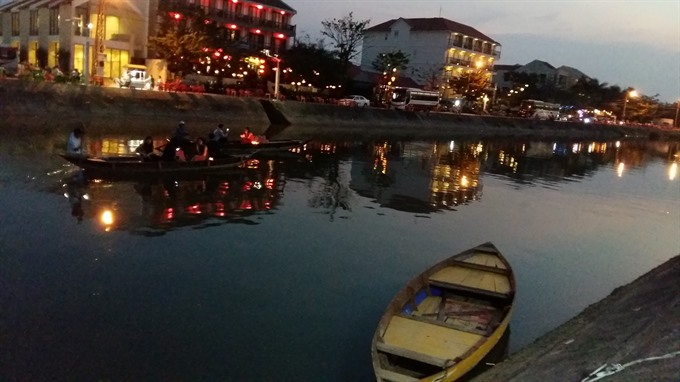A night view of the Hoài River in Hội An city. The central and highlands region has a huge potential to build luxury brand among world tourism. VNS Photo Công Thành Read more at http://vietnamnews.vn/life-style/378113/central-region-struggles-to-develop-tourism.html#5W3xgJ1TwtvqUHd1.99