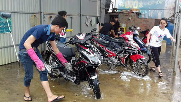 The group members washing motorcycles