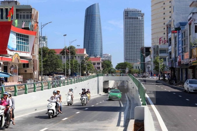 The tunnel at the intersection west of the Hàn River bridge in the central coastal city of Đà Nẵng. — VNA/VNS Photo Trần Lê Lâm Read more at http://vietnamnews.vn/society/378471/da-nang-to-shame-traffic-violators-on-facebook.html#HJmy2butybfA7Xdd.99