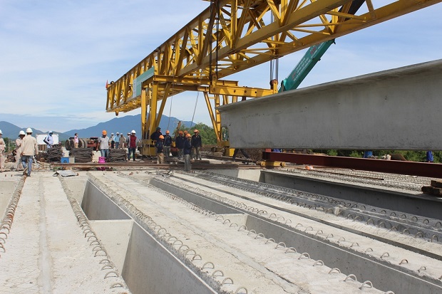  The Qua Giang Bridge under construction (Photo: Internet)