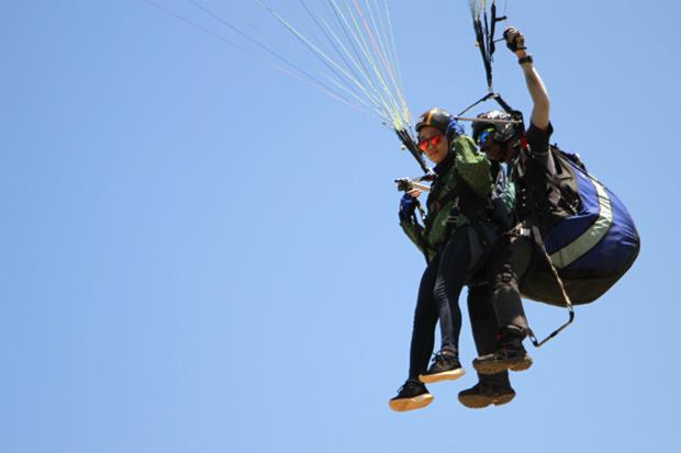 A paragliding duo