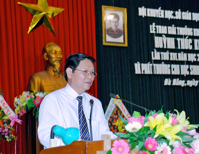 Ông Trần Đình Liễn, Chủ tịch Hội Khuyến học Đà Nẵng, cho biết về hưu ông vẫn làm dân vận.(Ảnh nhân vật cung cấp)