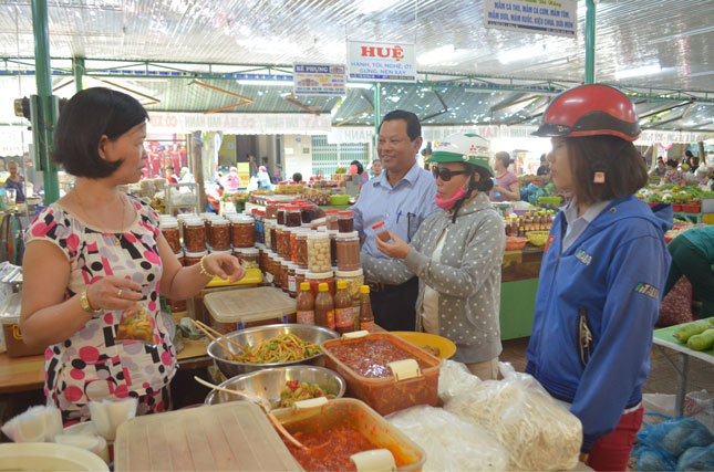 Nhiều tiểu thương là thành viên hợp tác xã kiểu mới được chính quyền và ngành chức năng hỗ trợ tích cực để phát triển kinh tế.