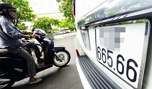 An automobile with an easy-to-remember license plate Tuoi Tre